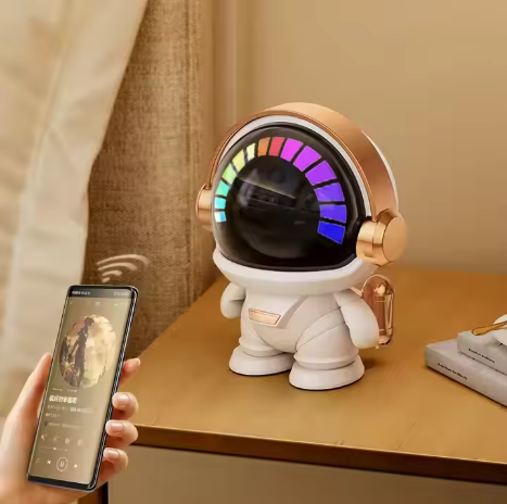 BOCINA TIPO ROBOT ASTRONAUTA ESPACIAL CON MUSICA MY-7327 MD